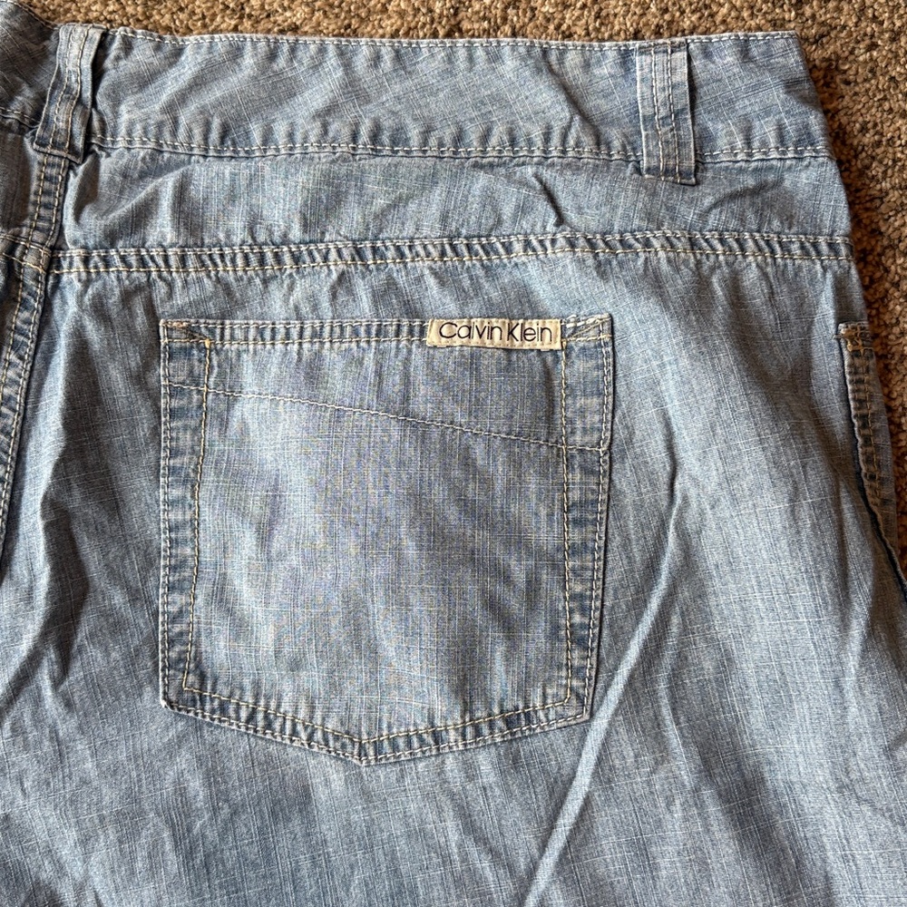 Croft & Barrow | Light Wash Denim Shorts - Women's - Picture 10 of 11